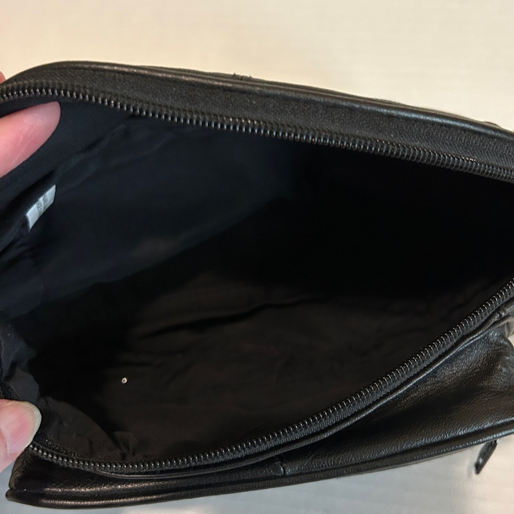 Vintage Black Leather waist pack. 3 separate zippered pouches.Soft leather. - Picture 5 of 9